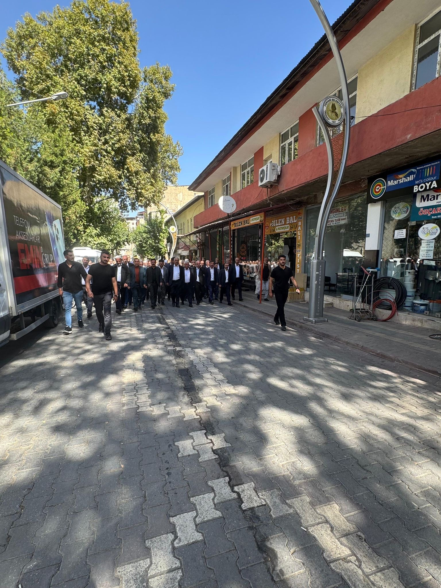 Kime Niyet Kime Kısmet, Düğüne Geldiler Taziyeye Katıldılar
