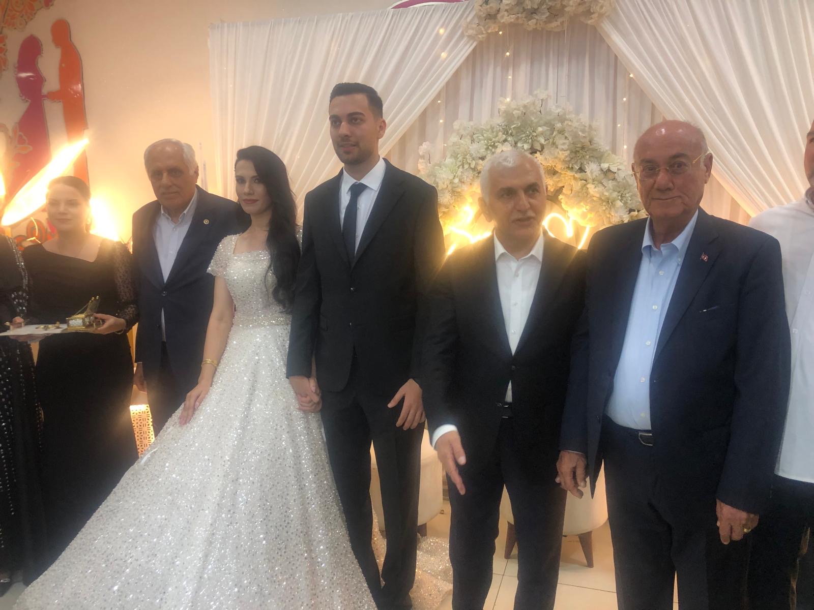 Böyle Nişan Az Olur: Yüzükleri Üç Milletvekili Taktı