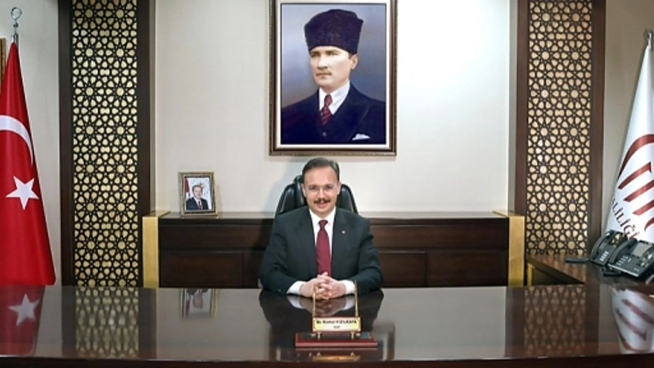 Vali ve Belediye Başkan V. Dr. Kemal Kızılkaya’nın Gazi Mustafa Kemal Atatürk’ün  Siirt’i Teşriflerinin 109. Yıl Dönümü Mesajı