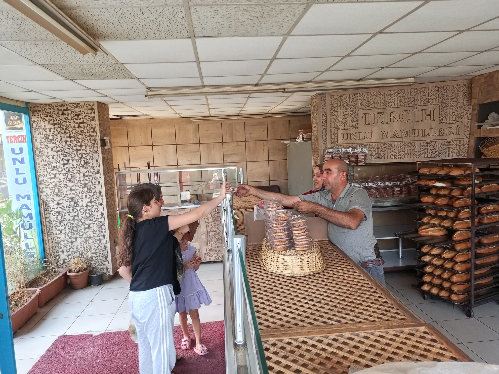 Gelenek Değişmedi! Yeni Mahalle’de Tercih Unlu Mamulleri’nden Kandil İkramı