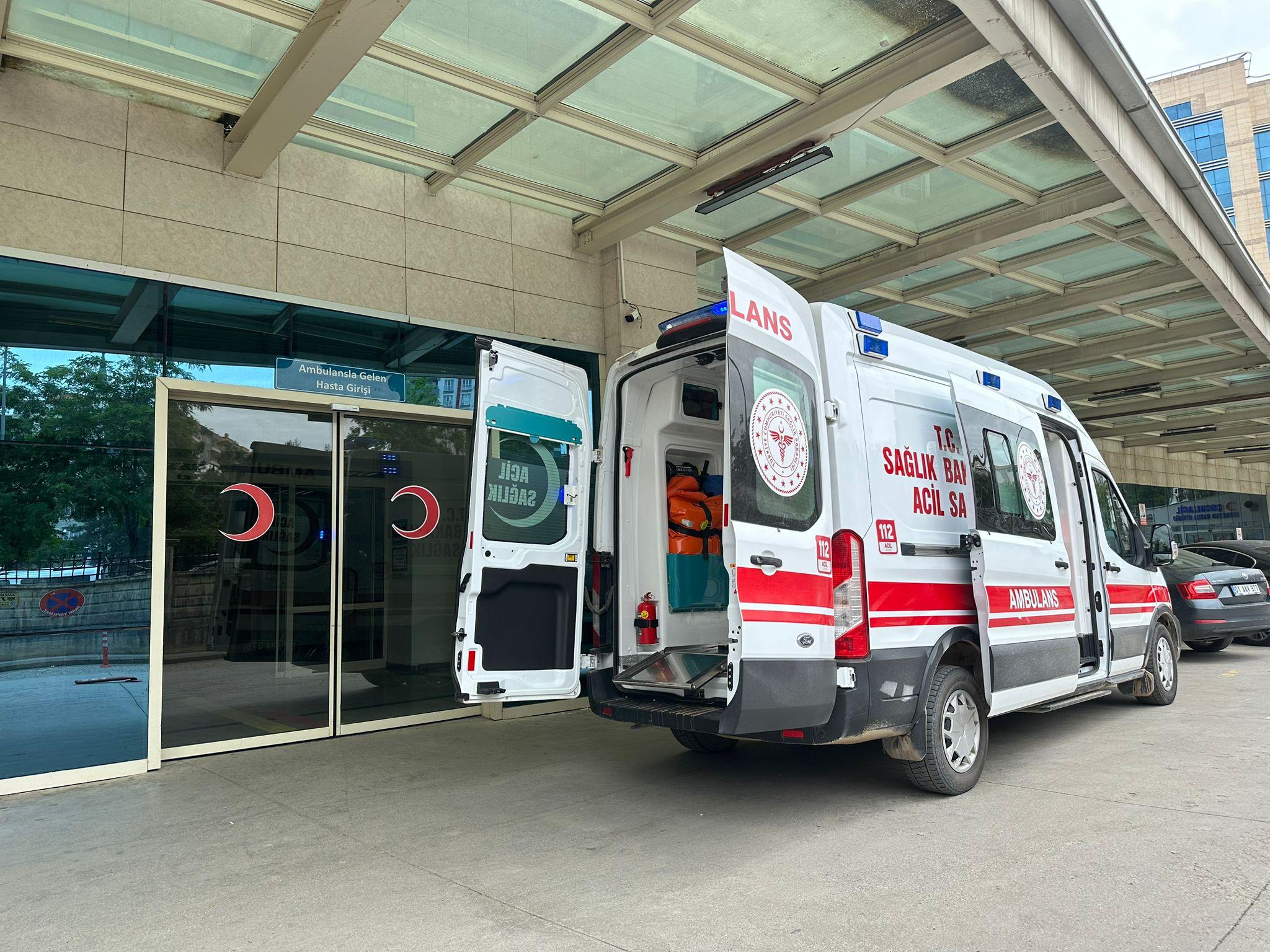 Siirt’te Fıstık Toplarken Ağaçtan Düşen 53 Yaşındaki Adam Hastaneye Kaldırıldı