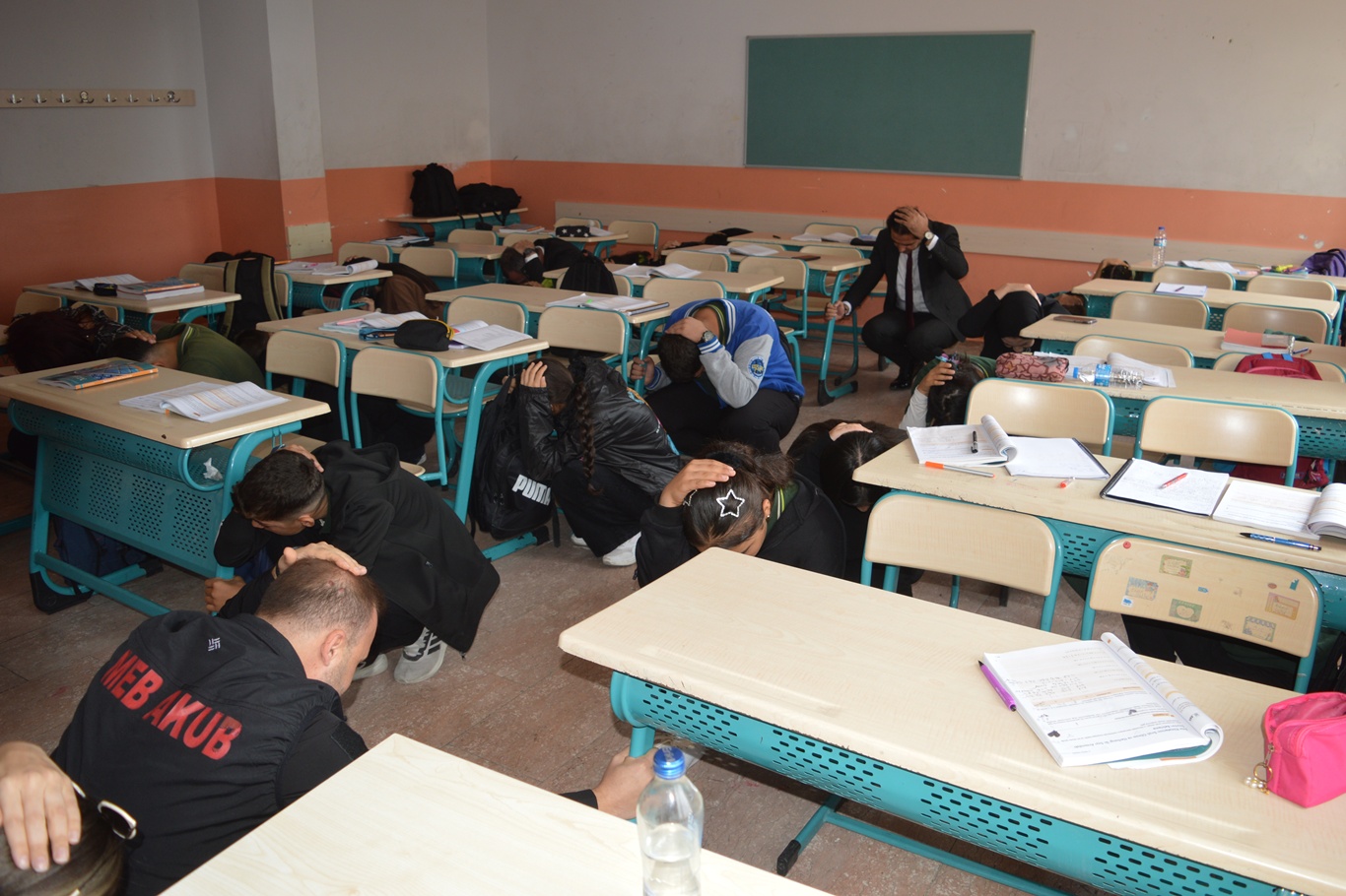 Siirt’te “Afetler ve Dayanıklılık Ayı” Kapsamında Gerçekçi Tatbikat Gerçekleştirildi