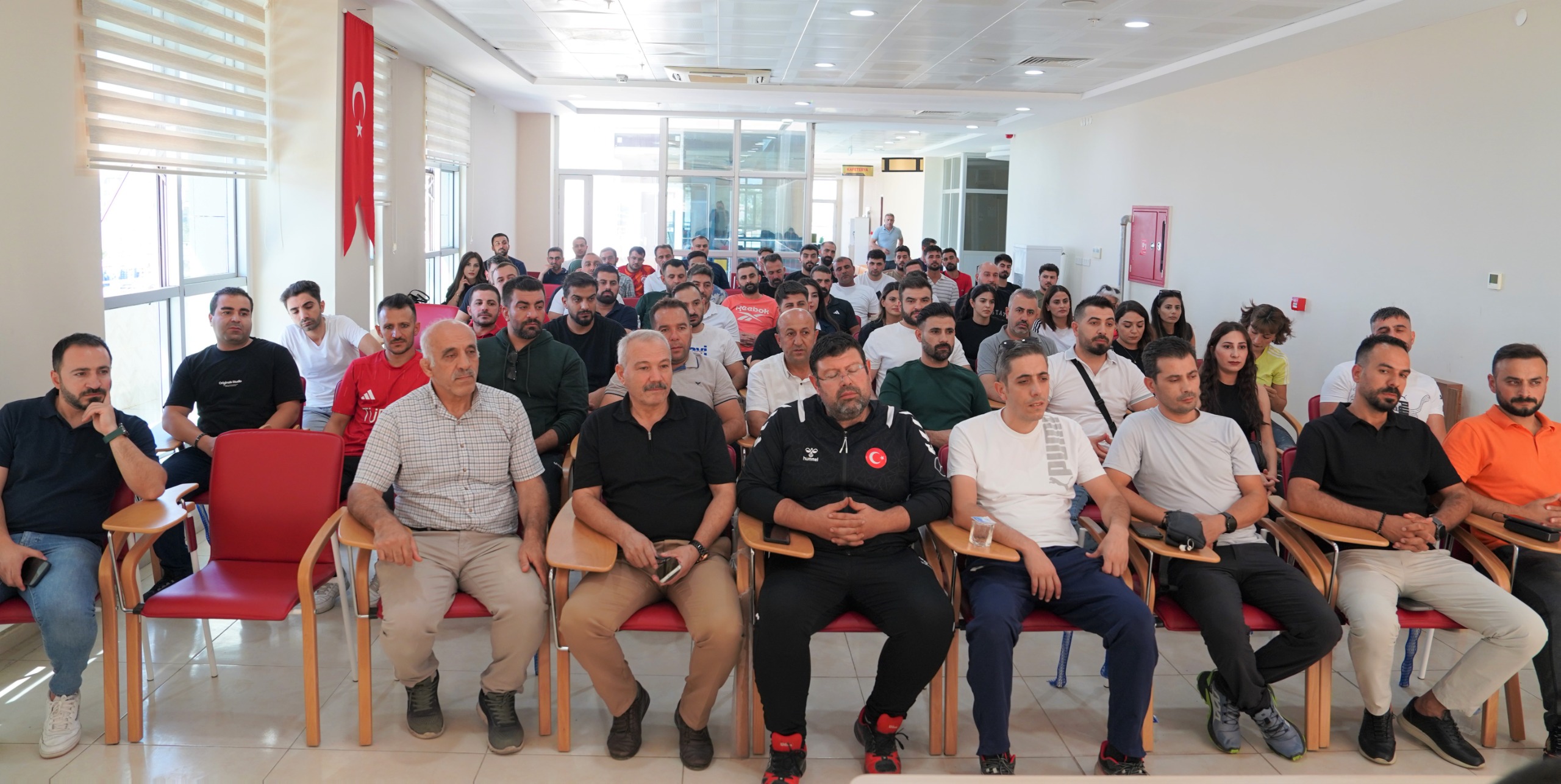 Siirt’te Spor Dalları İl Temsilcileri ve Antrenörler Değerlendirme Toplantısı Yapıldı