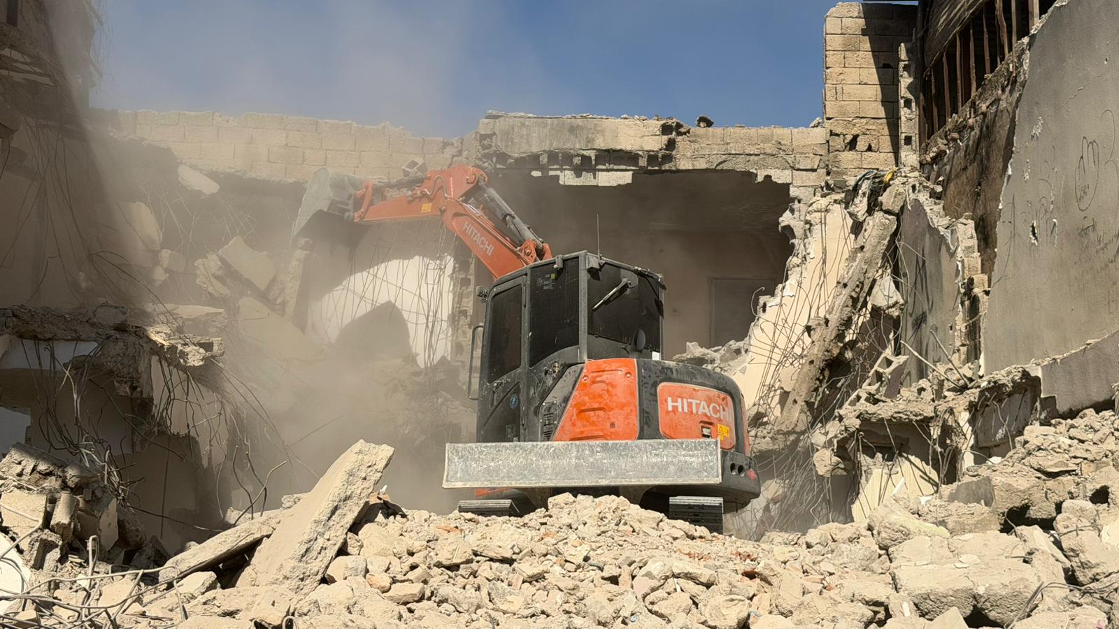 Siirt’te Metruk Bina Kontrollü Şekilde Yıkıldı