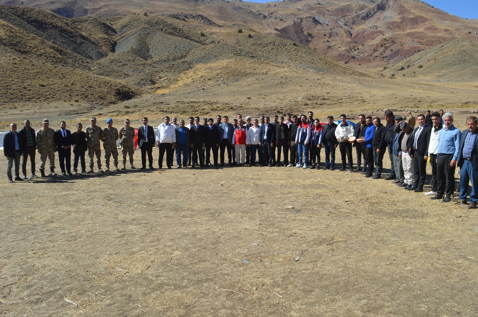 Pervari’de Bal Hasadı Başladı, Üretilen Bal Anzere Fark Attı