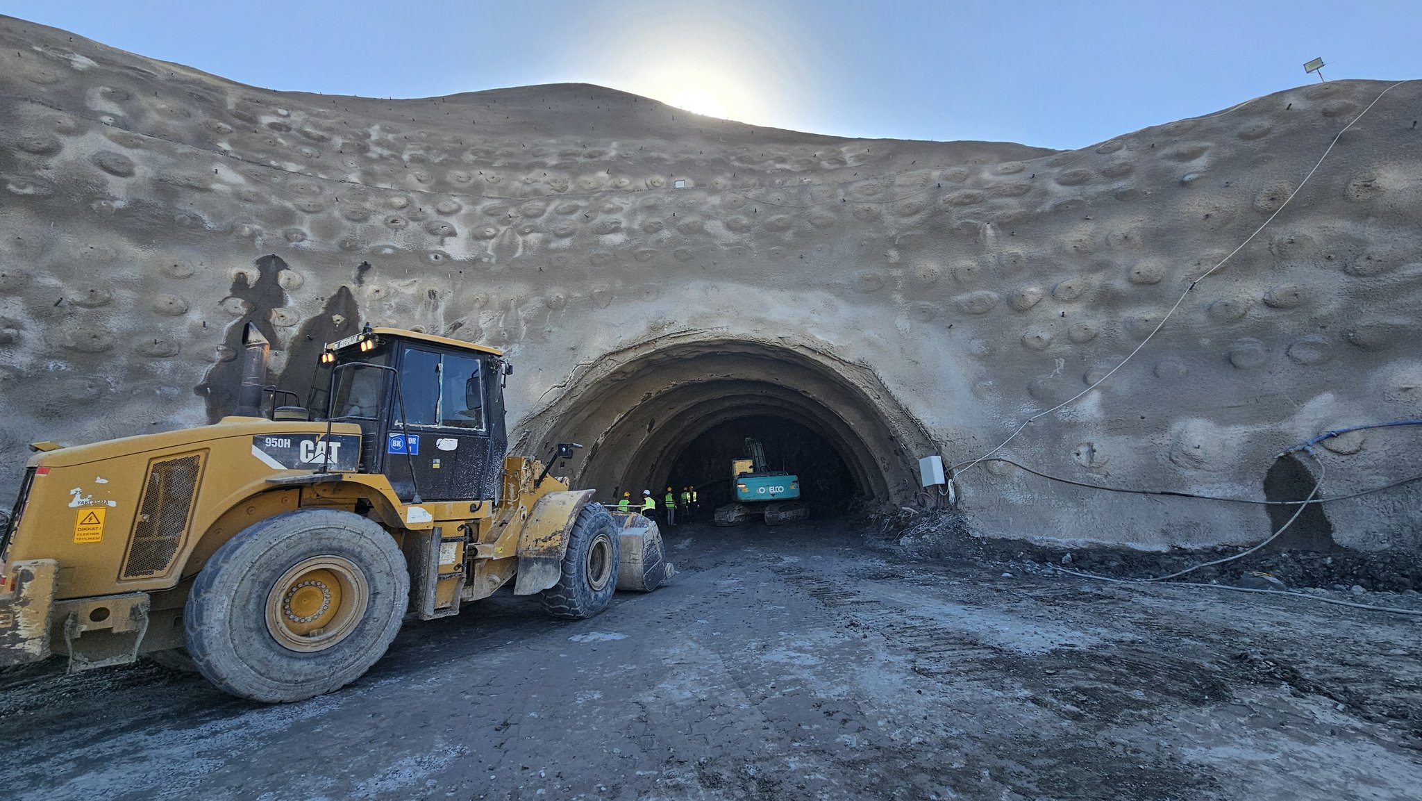 Şırnak-Pervari-Van Yolu Tünel Çalışmaları Devam Ediyor