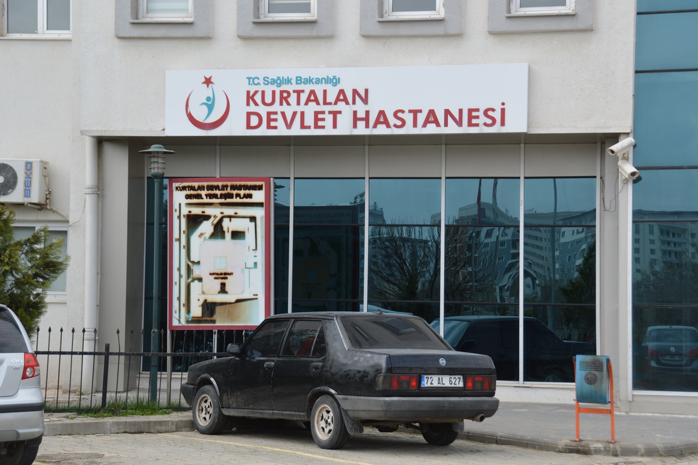 Siirt’te Bir Kişi Eşi İle Amcasını Öldürüp, 3 Akrabasını Yaraladı