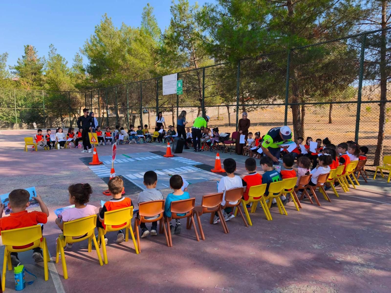 Jandarma, Trafik Dedektifleri Projesi Kapsamında Öğrencilere Trafik Eğitimi Verdi