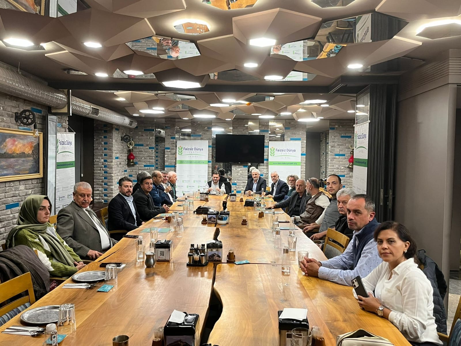 Faizsiz Dünya Vakfı Ekonomi Politikaları Kurulunun İlgi Odağında