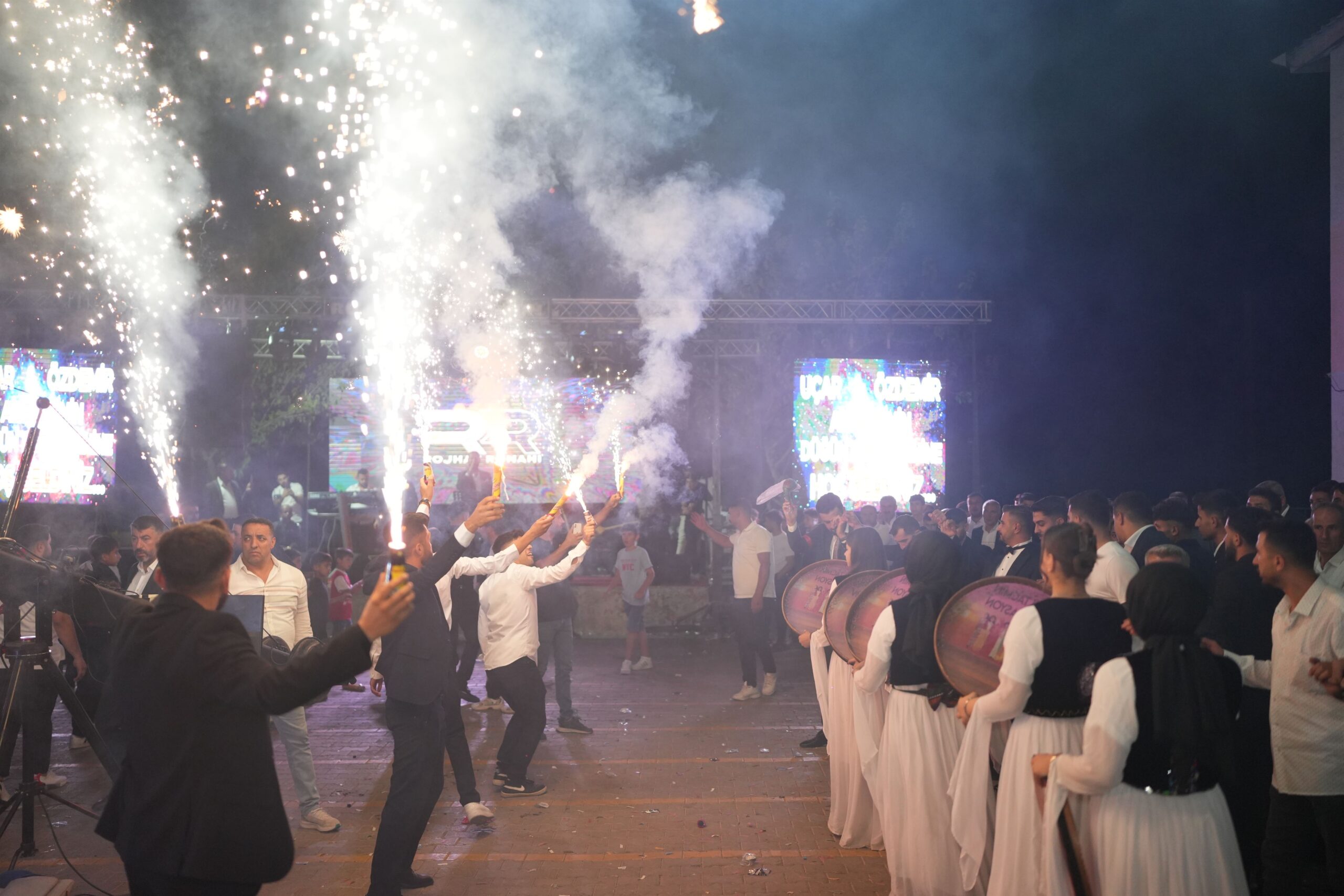 Muhteşem Bir Düğün, Örnek Bir Davranış