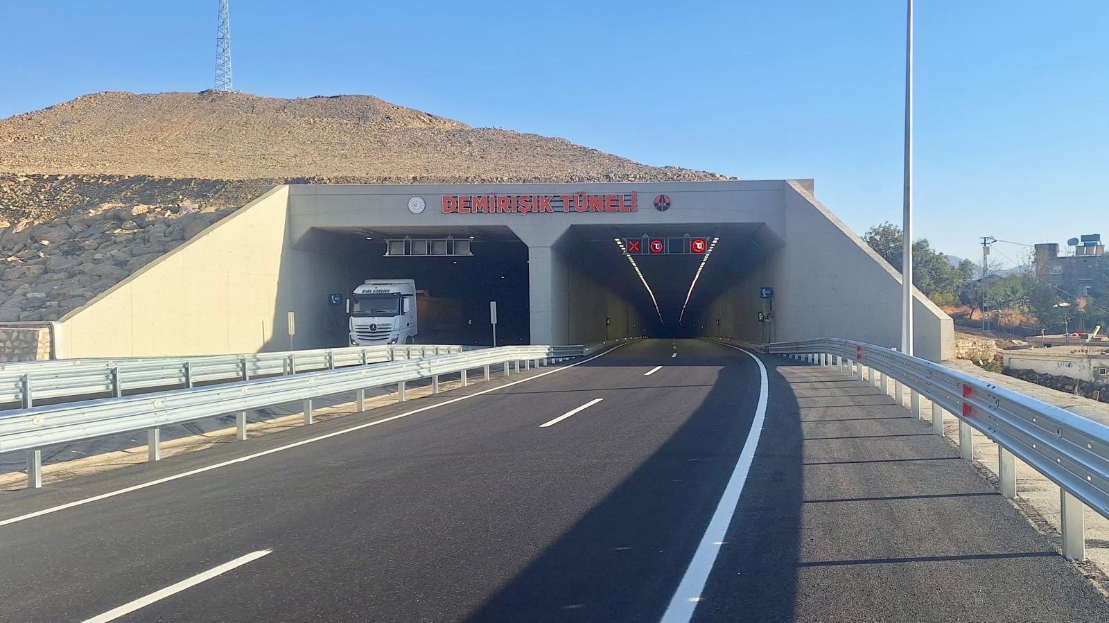 Siirt-Baykan-Bitlis Yolu Ulaşımı Kolaylaştıracak Dev Proje Tamamlandı, Demirışık Tüneli ve Köprüler Hizmete Açıldı