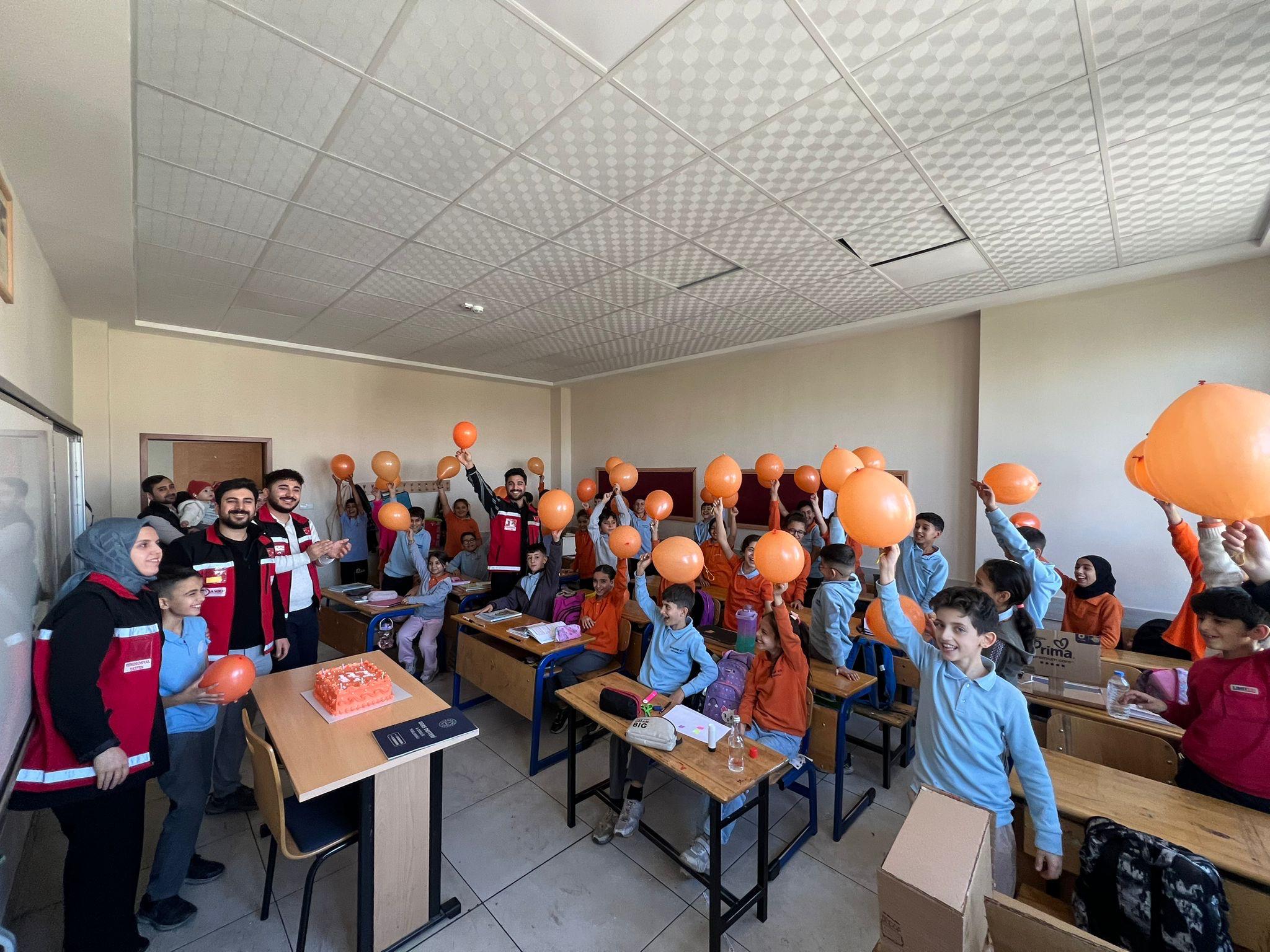 Lösemili Minik Berat’a Okula Hoş Geldin Sürprizi