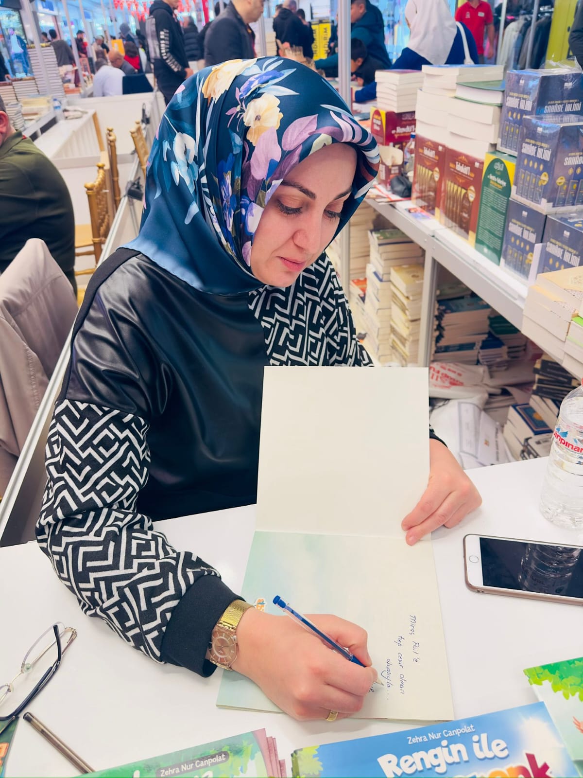 Yazar Zehra Nur Canpolat Yazdı, “Gençlik Nereye Gidiyor? Biz Nereye Bakıyoruz?”