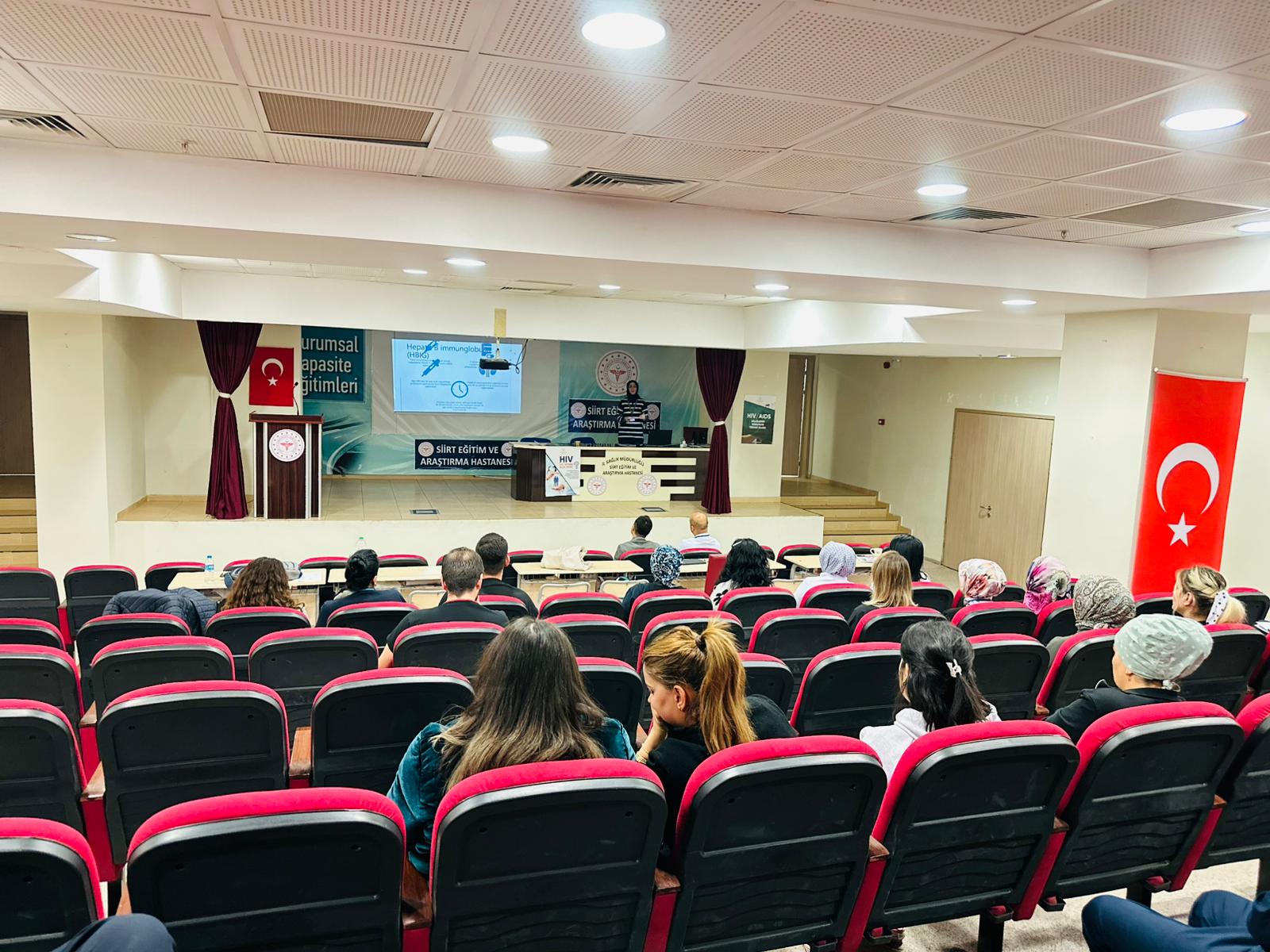 Siirt Eğitim ve Araştırma Hastanesi’nde Kan Yoluyla Bulaşan Hastalıklar Eğitimi Düzenlendi