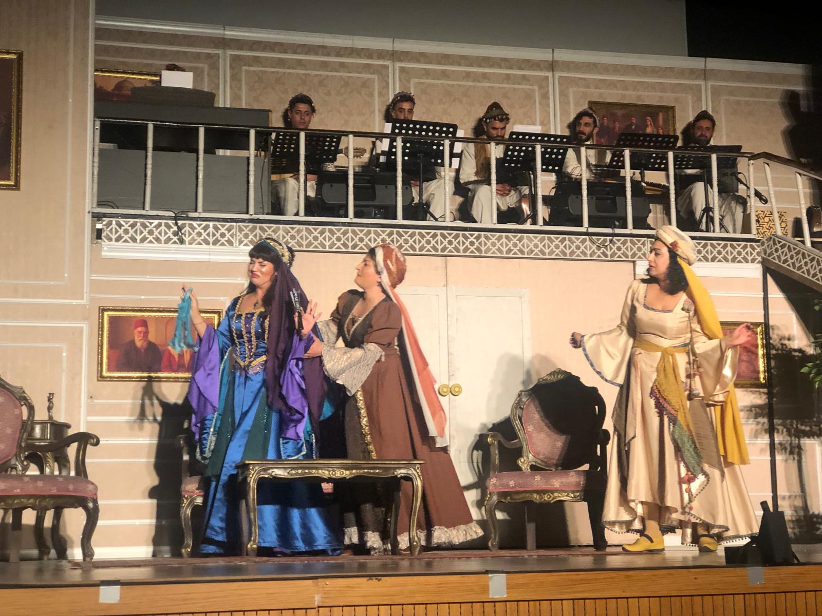 Devlet Tiyatrosu “Aşkın Sen Hali” Oyununu Sahneledi