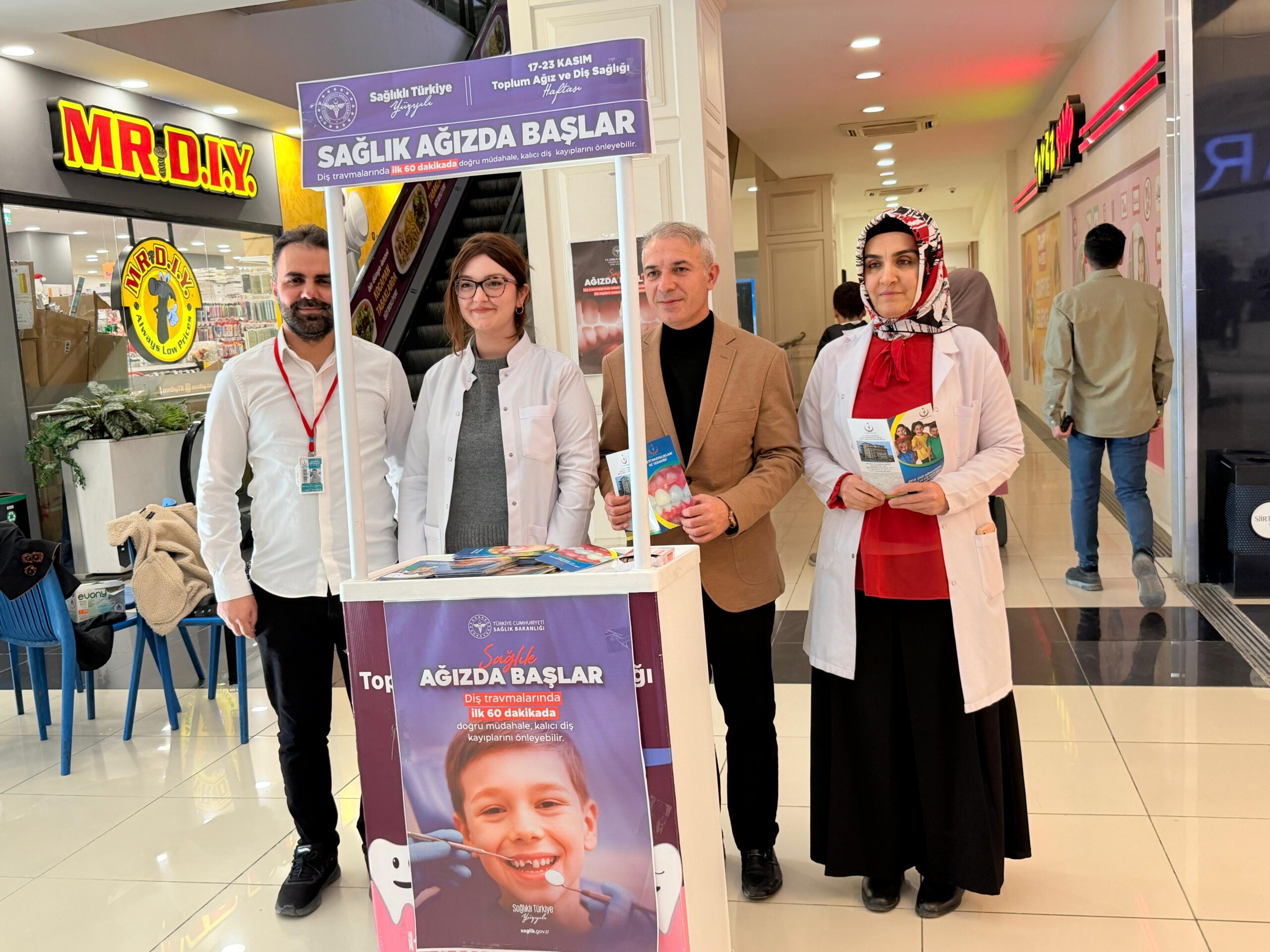 Siirt Park AVM’de Diş Taraması Yapıldı, Diş Travmalarında Erken Müdahaleye Dikkat Çekildi