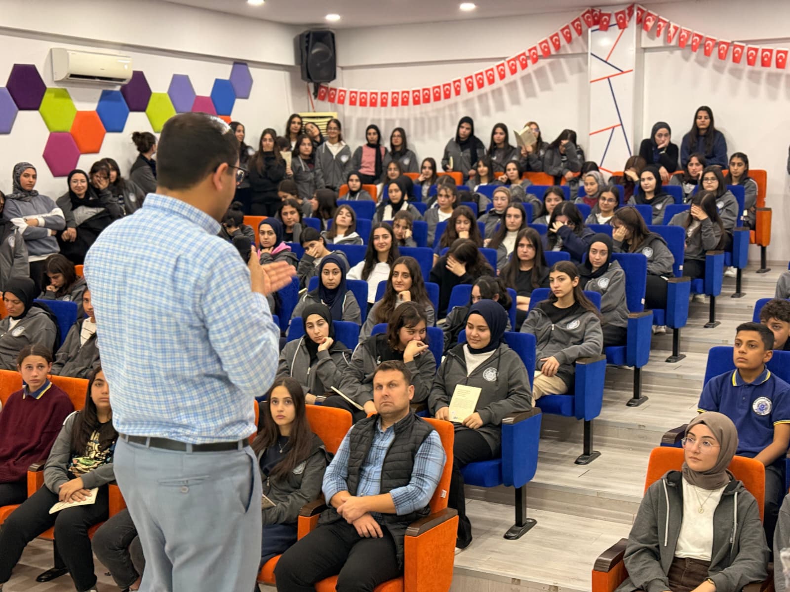 Kurtalan Fen Lisesi’nde Kitap Okuma Yarışması ve İmza Günü