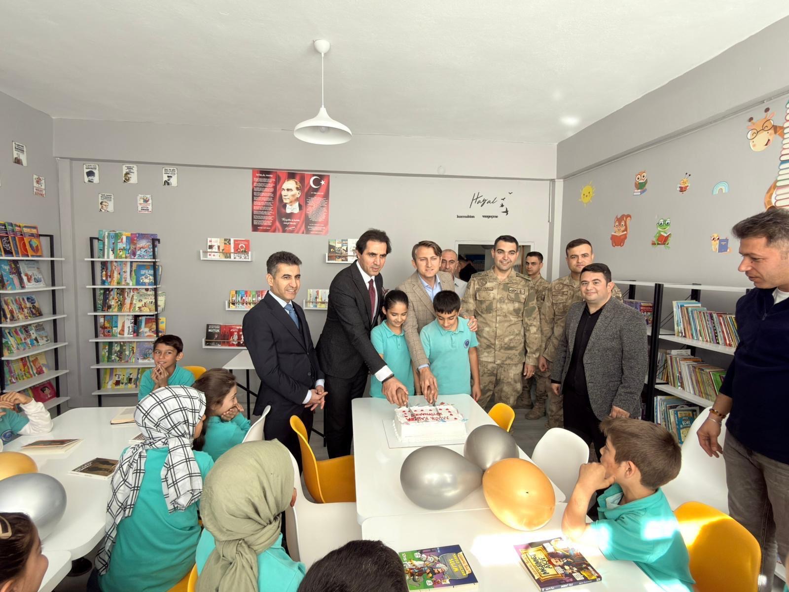 Köy Okuluna Kütüphane