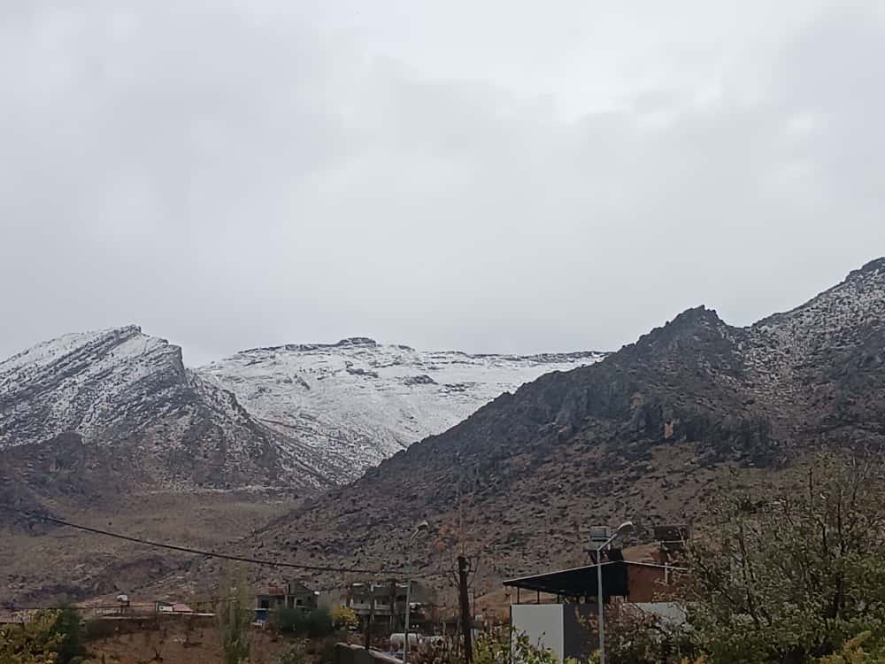 Eruh’ta Kış Kendini Gösterdi! Mevsimin İlk Karı Dağları Beyaza Bürüdü