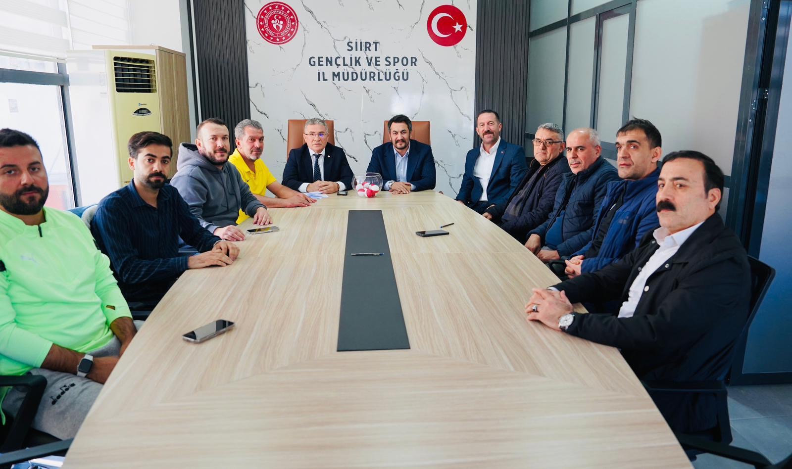 2025/26 TFF Futbol Sezonu Siirt 1. Amatör Küme Fikstür Çekimi Gençlik Spor İl Müdürümüz İsmail Çalgan Ev Sahipliğinde Gerçekleştirildi