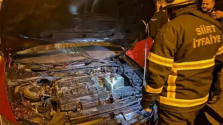 Siirt’te Park Halindeki Otomobil Alev Aldı