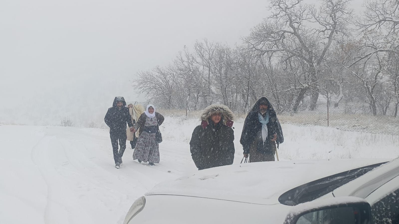 Siirt’te Pervari, Eruh ve Şirvan İlçelerinde Mahsur Kalan Araçlar ve Vatandaşlar Kurtarıldı
