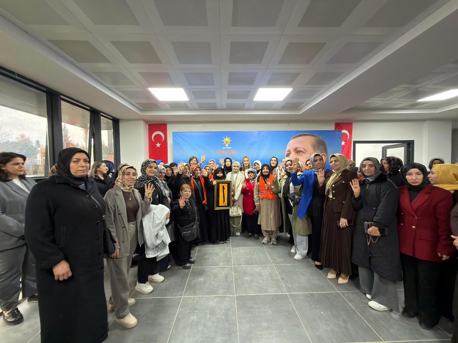 AK Parti Kadın Kolları’nın Sahadaki Gücü Siirt’te Vurgulandı