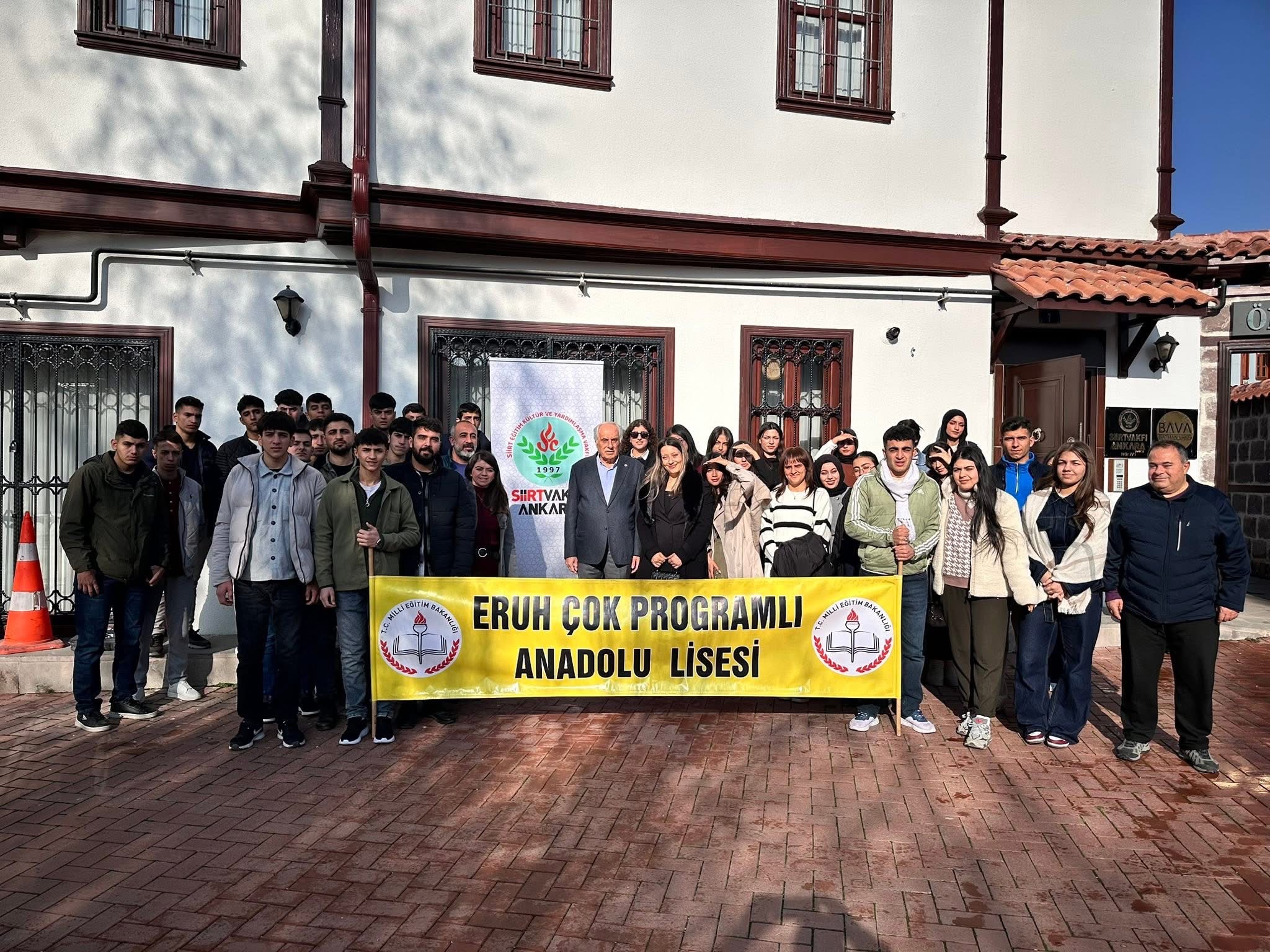 Eruhlu Öğrenciler Ankara’yı Gezdiler, Siirt Vakfına Konuk Oldular