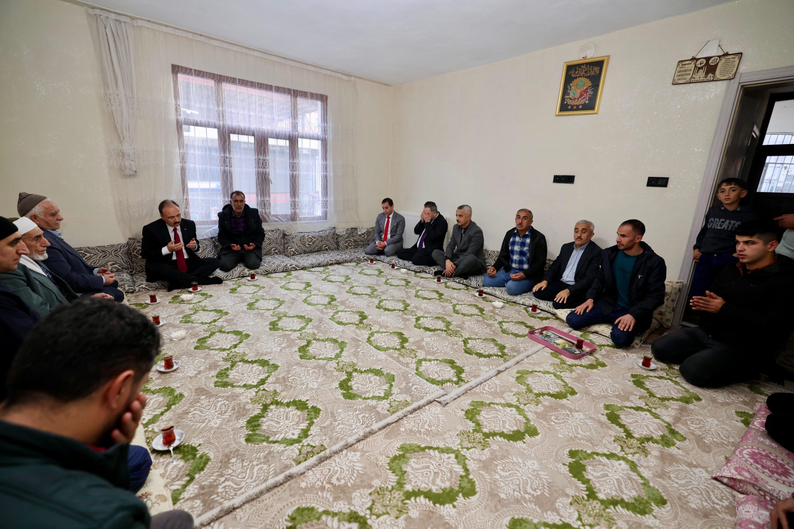 Vali Kızılkaya, Trafik Kazasında Hayatını Kaybeden Dursun Tosun’un Ailesine Taziye Ziyaretinde Bulundu