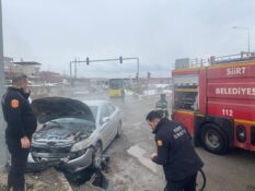 Siirt’te Yayalara Çarpmamak İçin Kaza Yaptı: 2 Yaralı