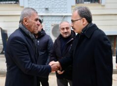 Vali Kızılkaya, Akdağ Ailesine Taziye Ziyaretinde Bulundu