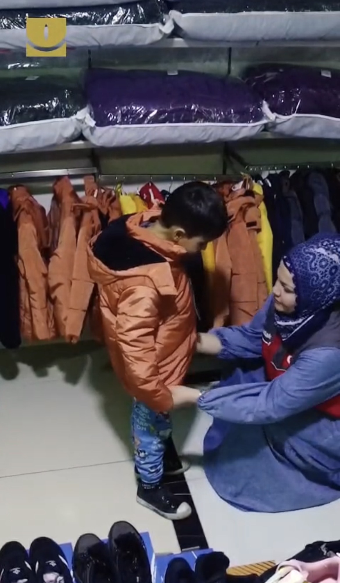 Sadakataşı Derneği’nden Giysi Yardımı