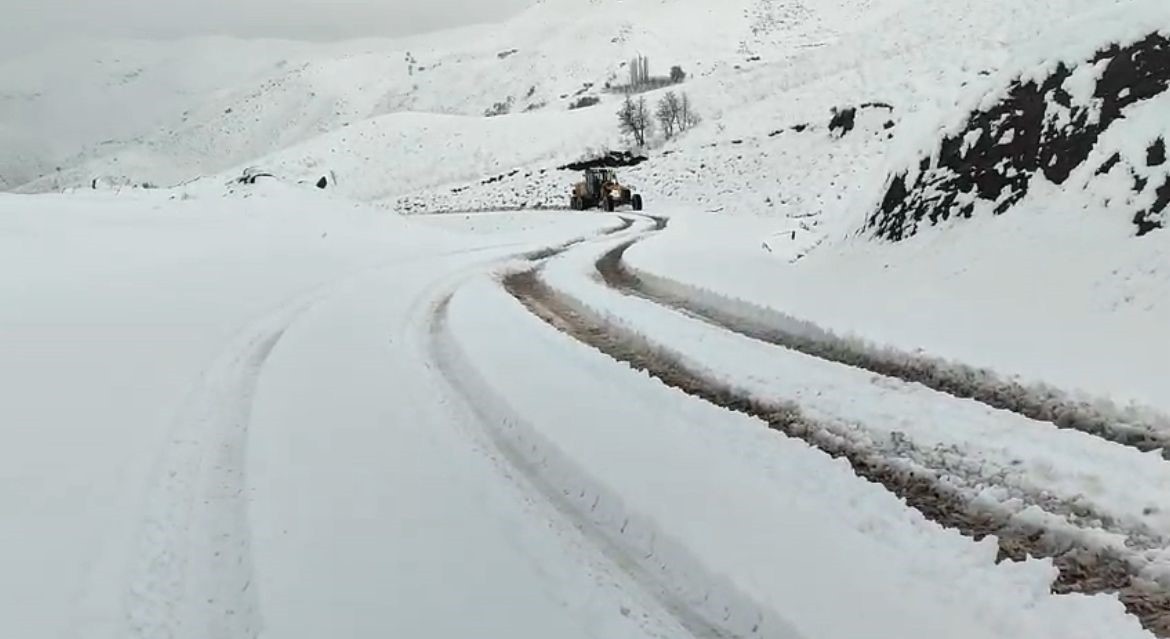 Kar Yağışı Sona Eriyor, Pervari Kırsalında 83 Cm