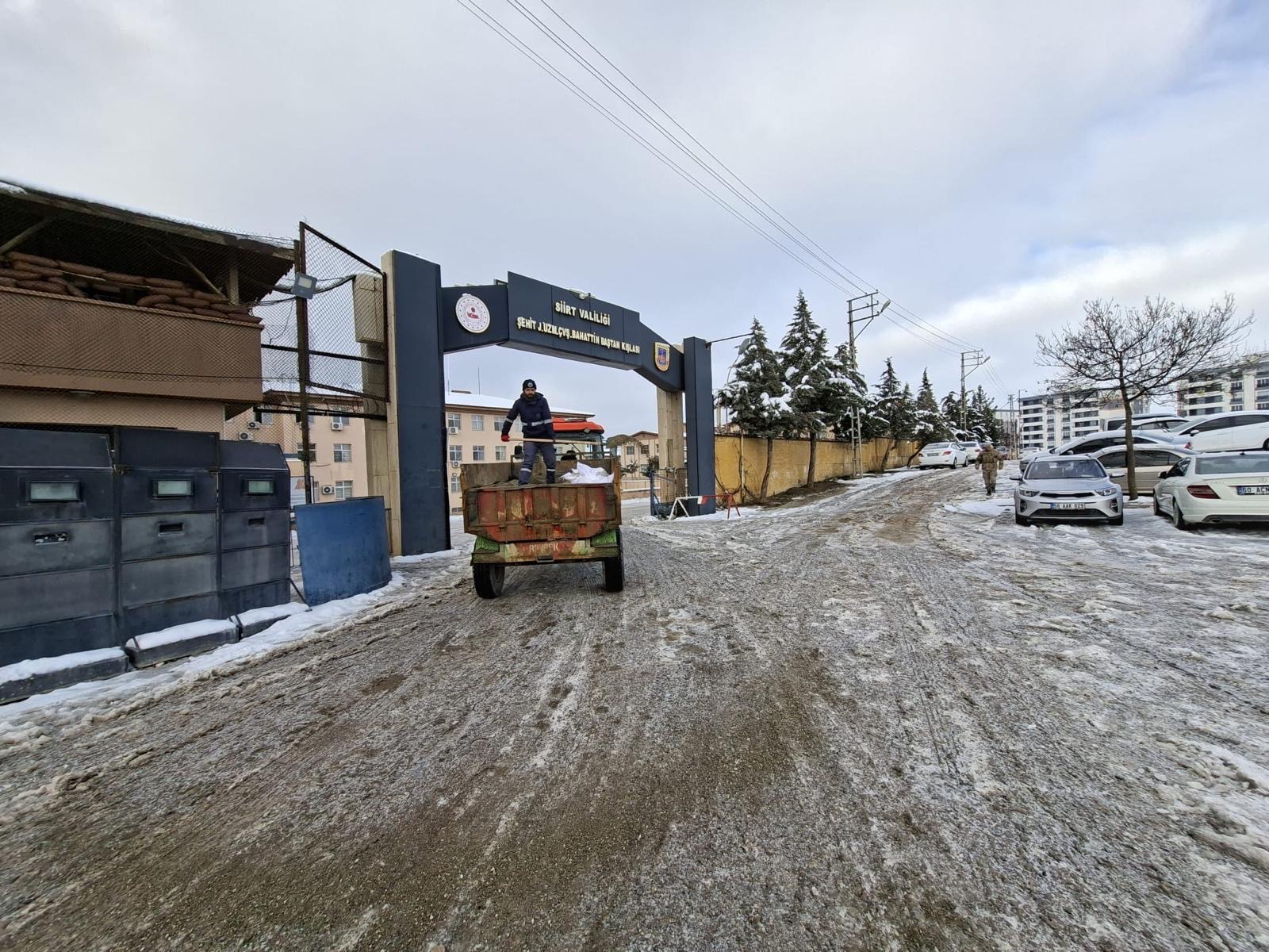 Siirt Belediyesi: Tuzlama ve Buzlanmaya Karşı Çalışmalar Aralıksız Sürüyor