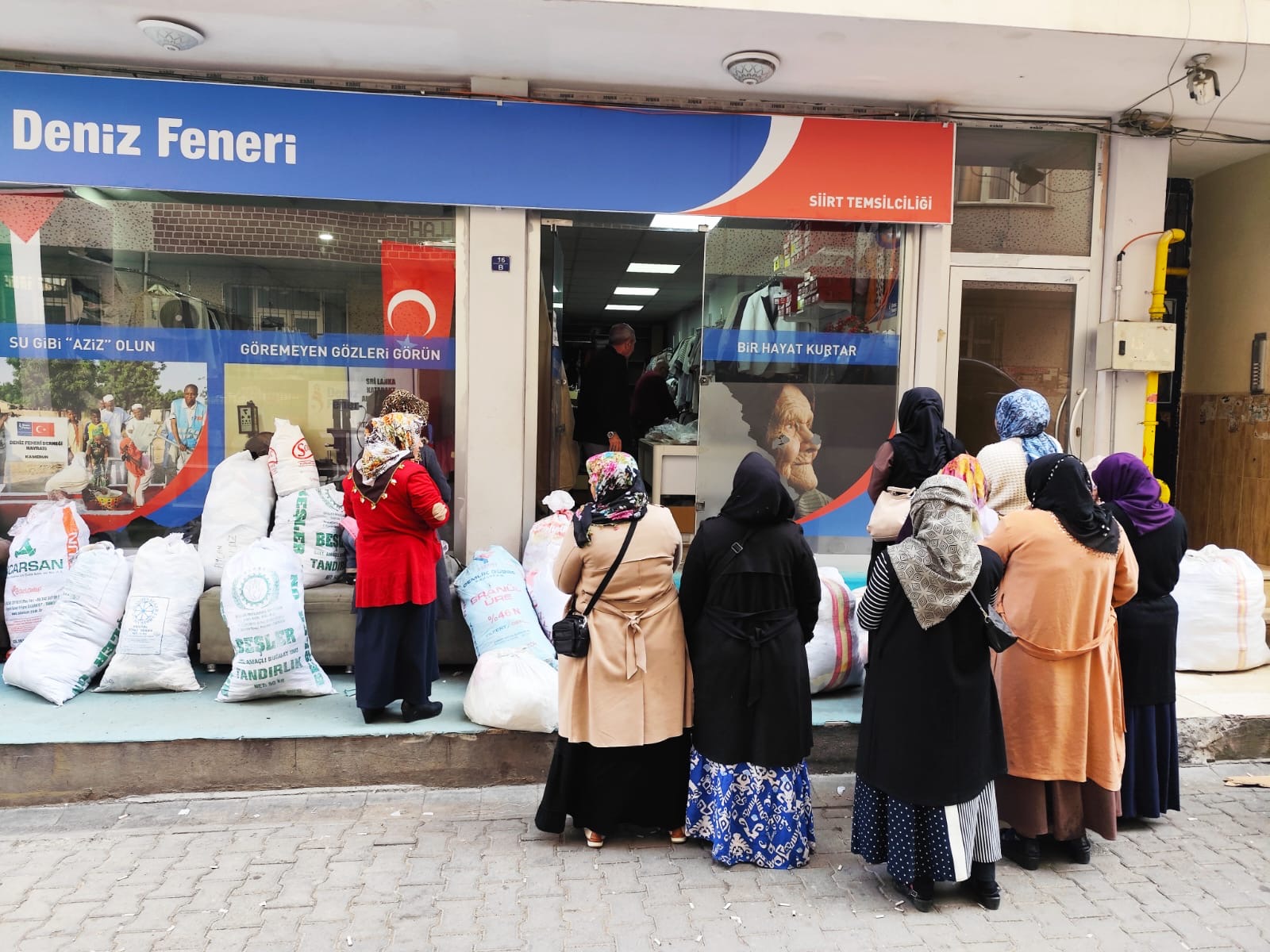 Deniz Feneri’nden Dev Yardım, 22841 Kişiye Giysi, Airfryer ve Kitap Dağıtıldı