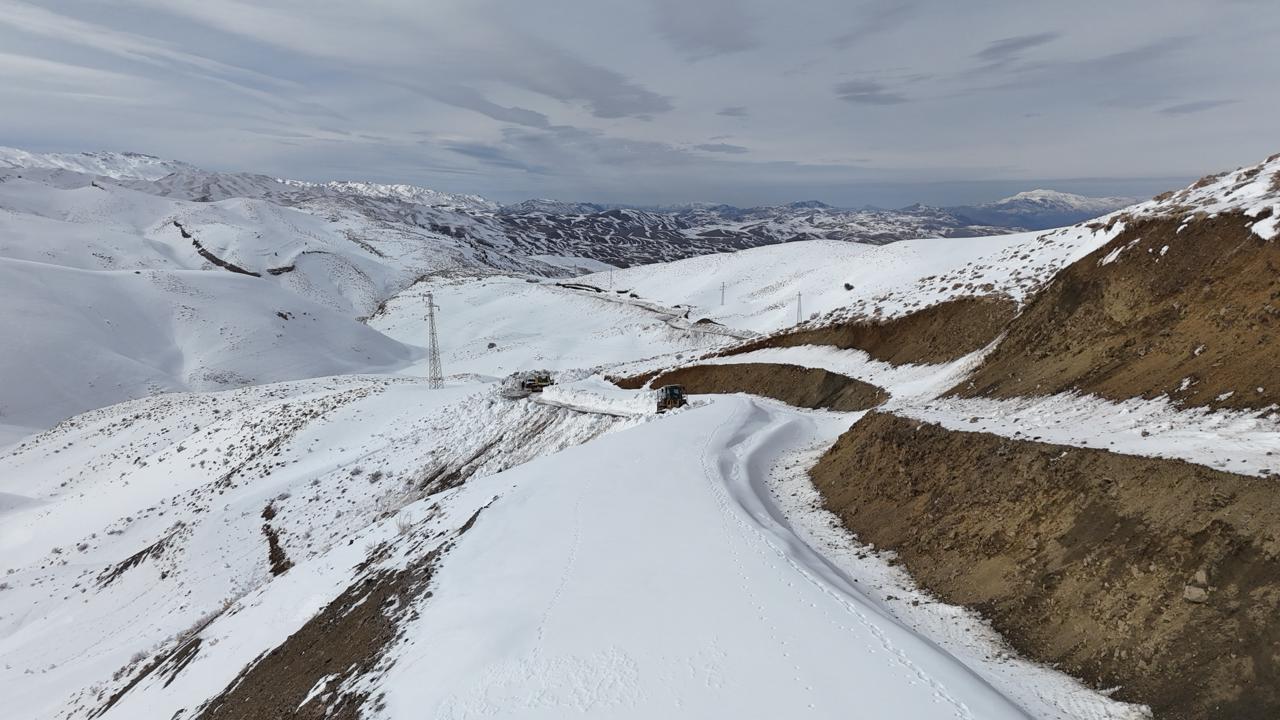 Tipiden Kapanan Köy Yolları Temizlendi