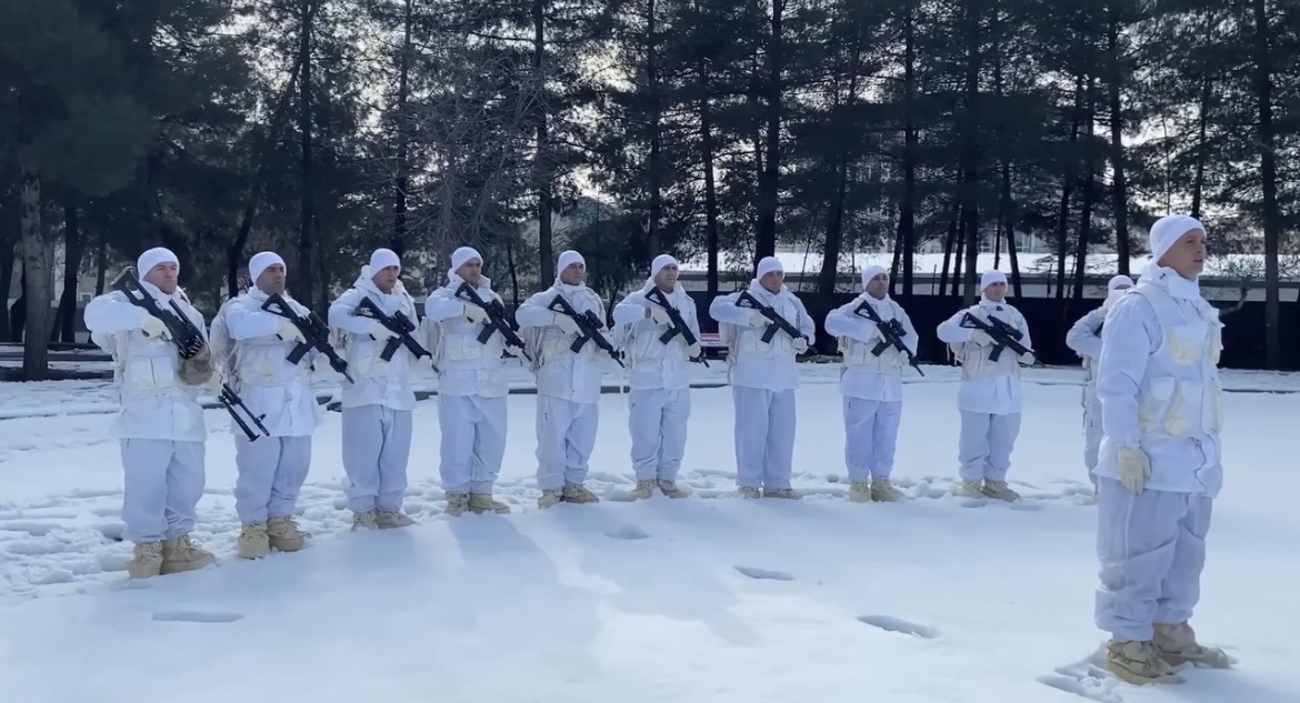 75 Yaşındaki Teyzeden Jandarmaya Anlamlı Destek: 400 Örme Bere Teslim Edildi