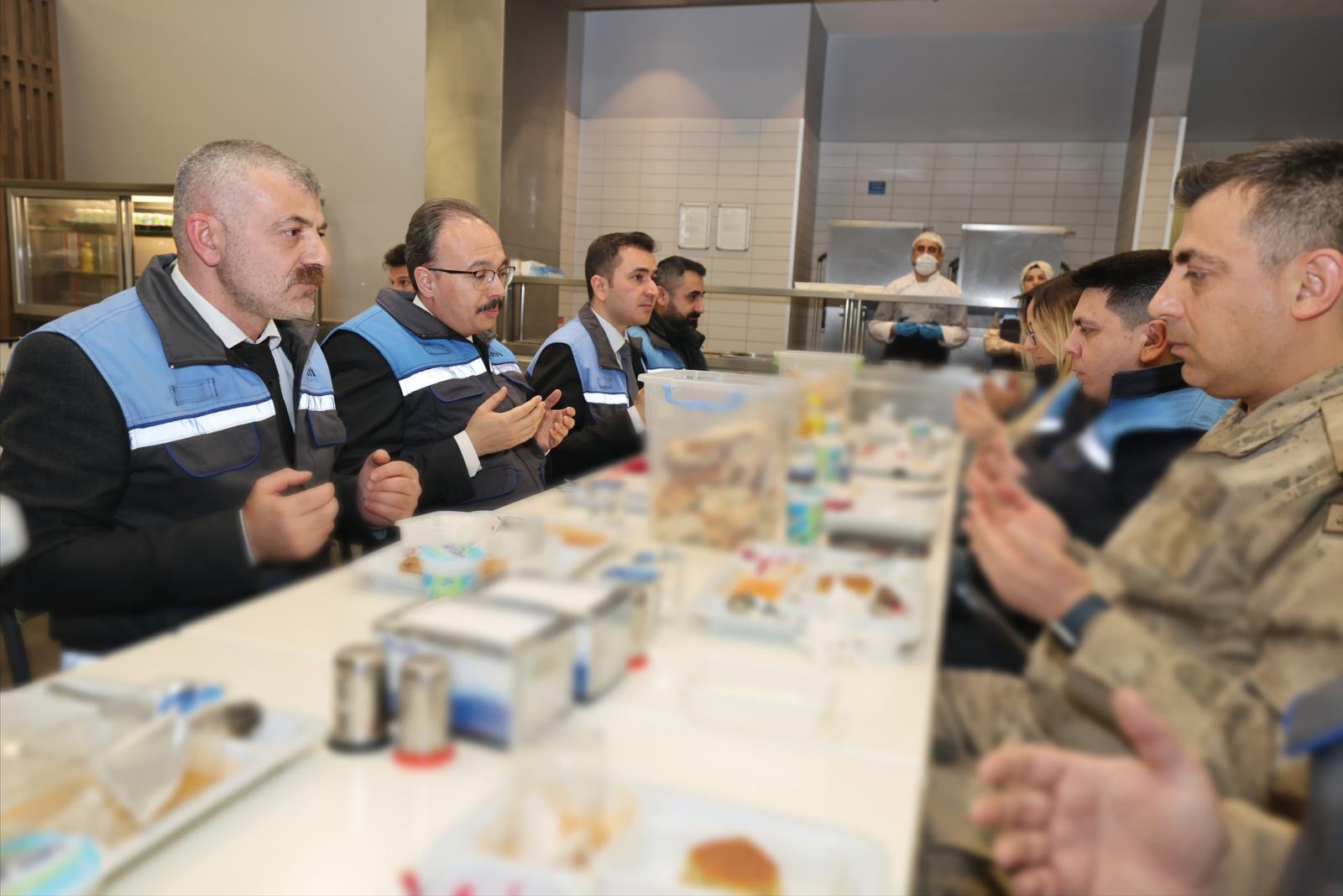 Madencilerle İftar Yapan Vali Kızılkaya: Bu Emek Türkiye’nin Gücü