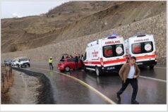 Öğrenci Servisi Kaza Yaptı: Minibüs İstinat Duvarına Savruldu, 6 Yaralı