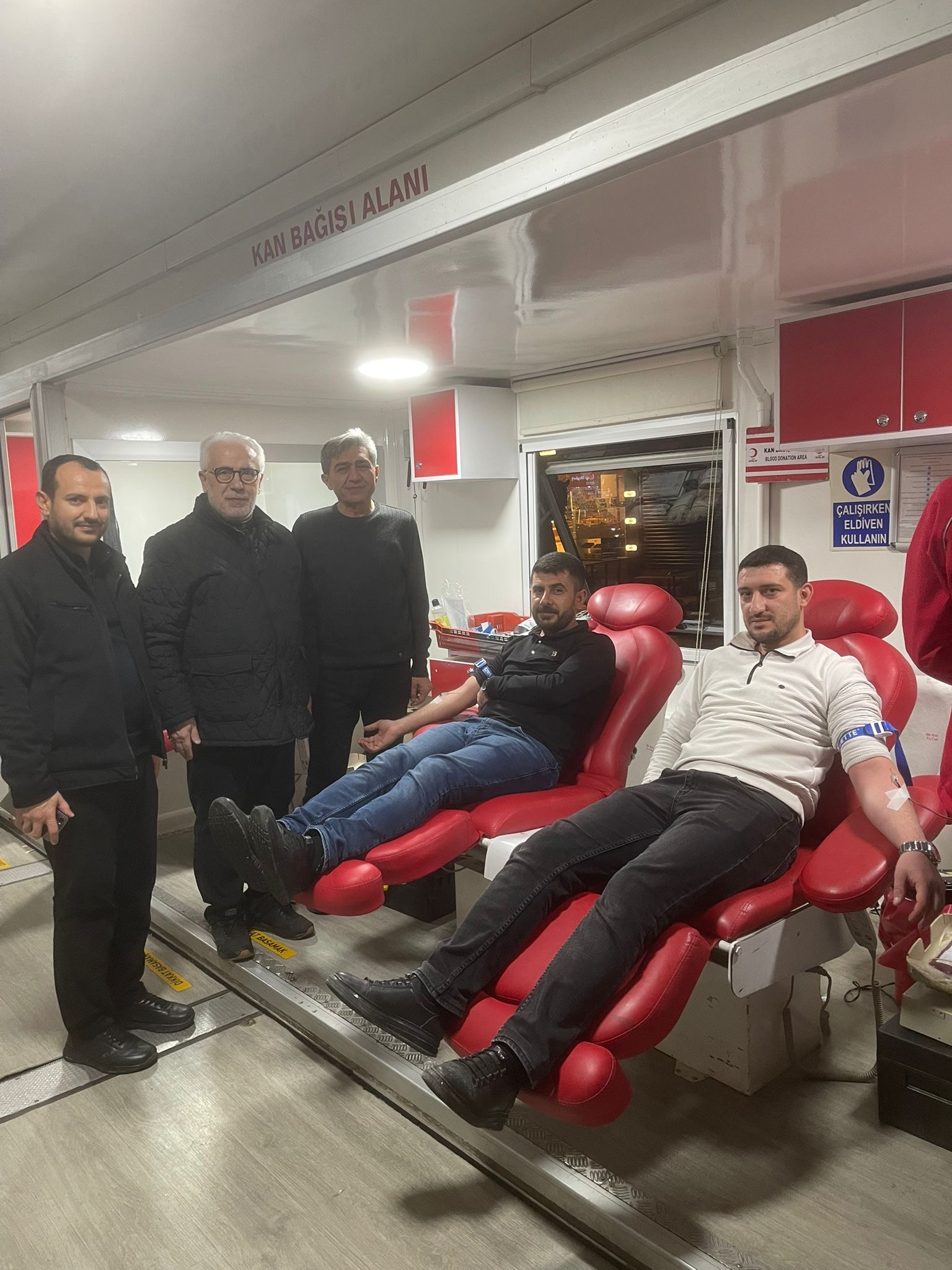 Kızılay Ramazan’da Kan Bağışı Topluyor, Diyanet Personeli de Kan Bağışı Yaptı