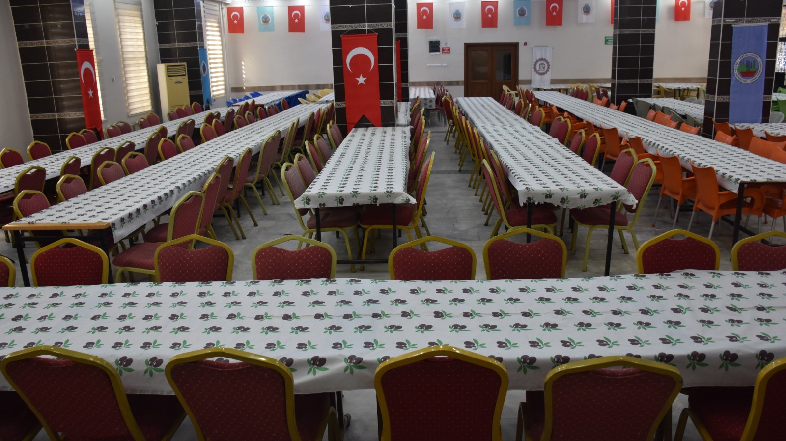 Siirt Belediyesi’nden Ramazan Boyunca Millet Bahçesi ve Öğretmenevi’nde Her Gün 500 Vatandaşa İftar Hizmeti