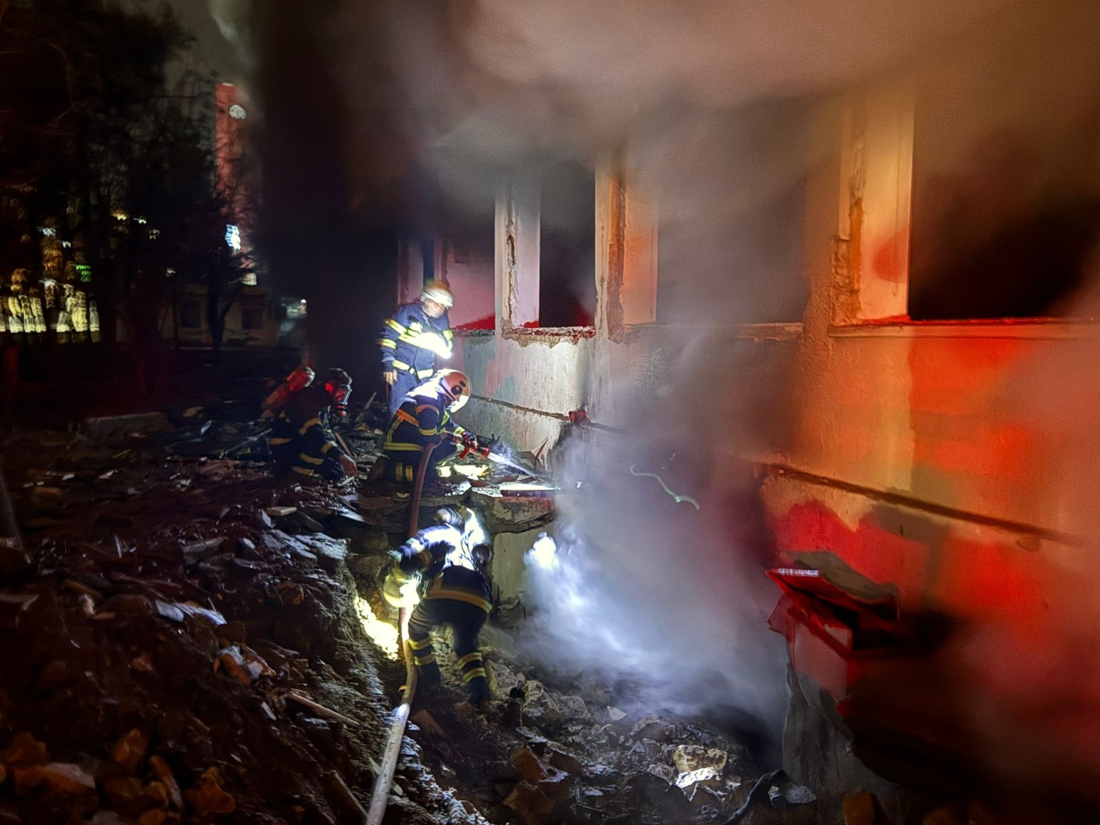 Siirt’te Eski Üniversite Yerleşkesinde Yangın: İtfaiye Kısa Sürede Söndürdü