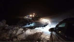 Pervari’de Karda Mahsur Kalan Vatandaşlar Kurtarıldı