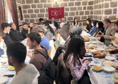 Hem İftar Yaptılar Hem de Bir Bürokratın Deneyimlerini Dinlediler