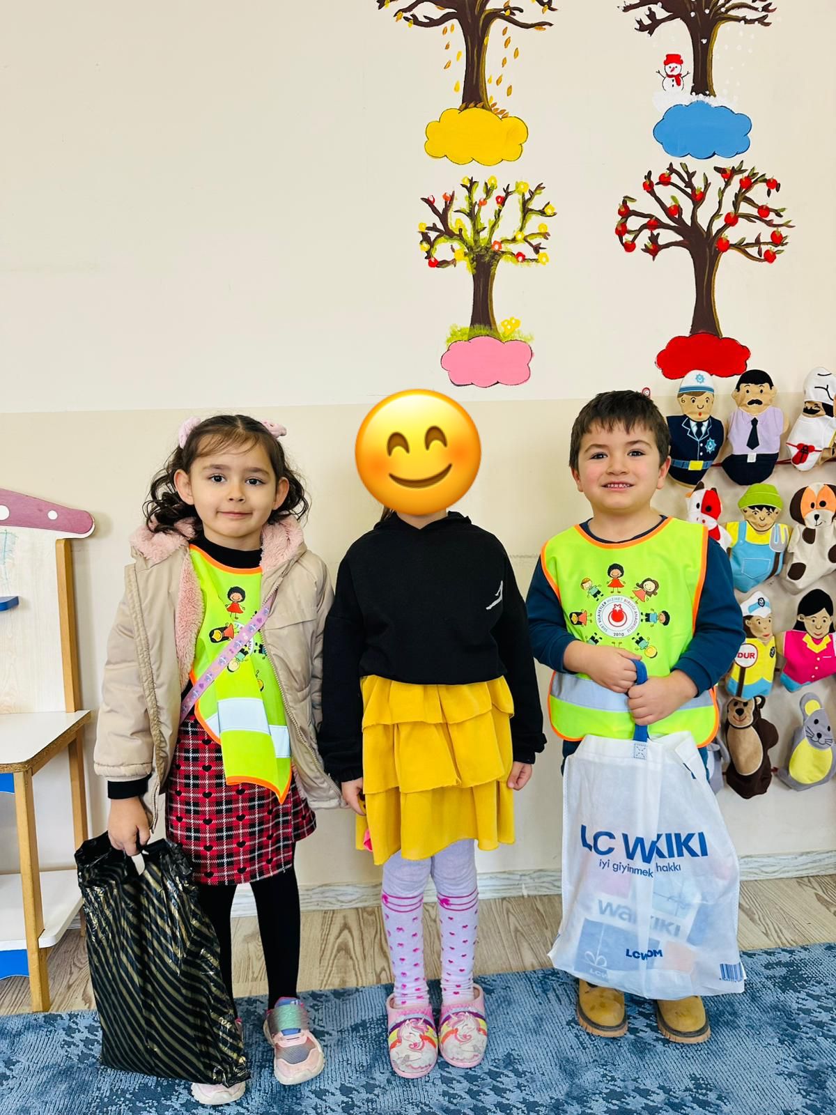 İyilik Meleği Minikler Kardeşlerine Bayramlık Aldı