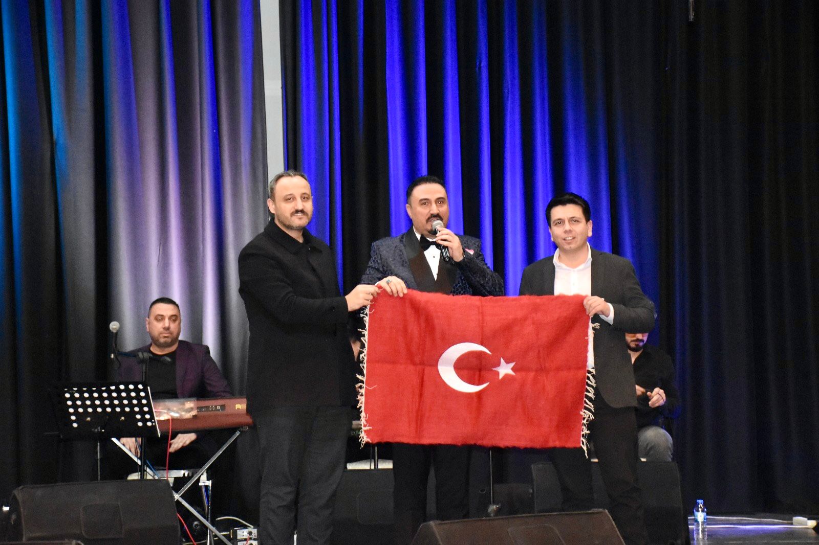 Sanatçı Cengiz Saruhan Tan, Tasavvuf Ezgileriyle Gönüllere Hitap Etti