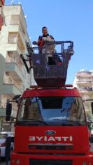 Siirt’te 3 Gündür Mahsur Kalan Kedi İtfaiye Tarafından Kurtarıldı